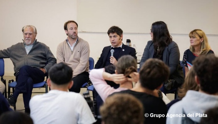 Kicillof con estudiantes del Colegio Nacional de La Plata abordó las ...